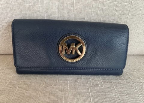 Cartera Michael Kors Azul Marino en Buen Estado