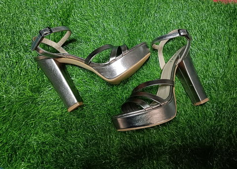 Zapatillas de Tacón Altas Oro Viejo - Buen Estado