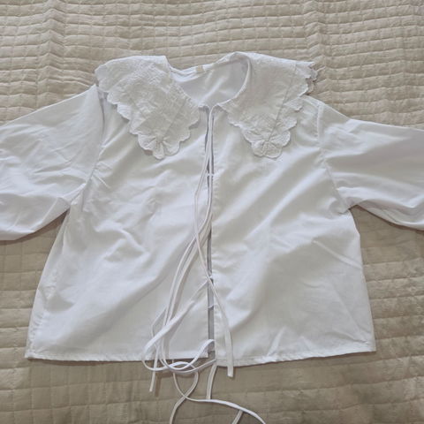 Camisa bordada blanca