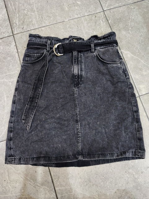 Falda de mezclilla gris/negra marca H&M talla 10