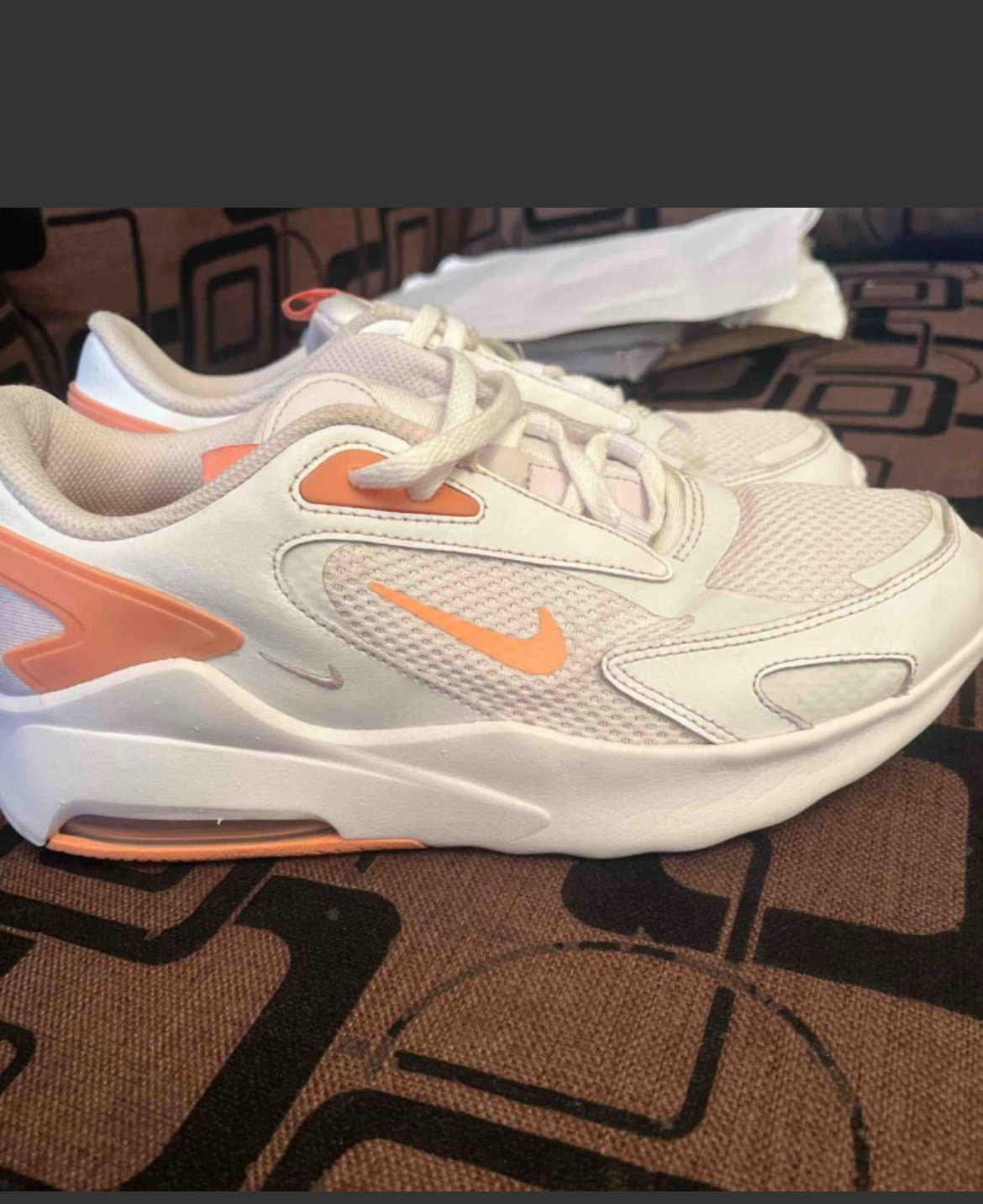 Tenis Nike Air Max 6.5Y Blancos con Detalles Naranjas - Como Nuevos
