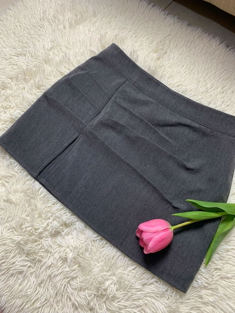 Falda mini gris con abertura frontal