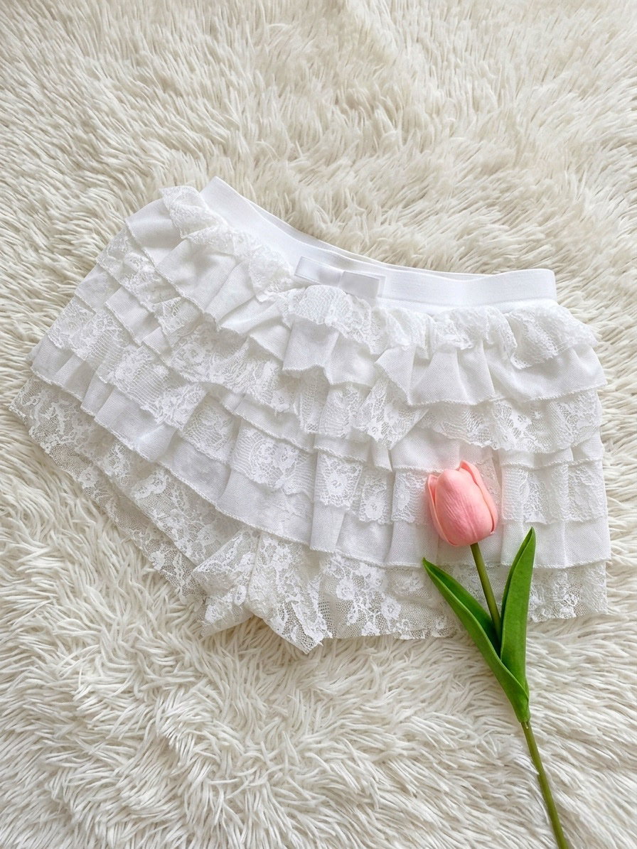 Short Blanco de Encaje con Volantes