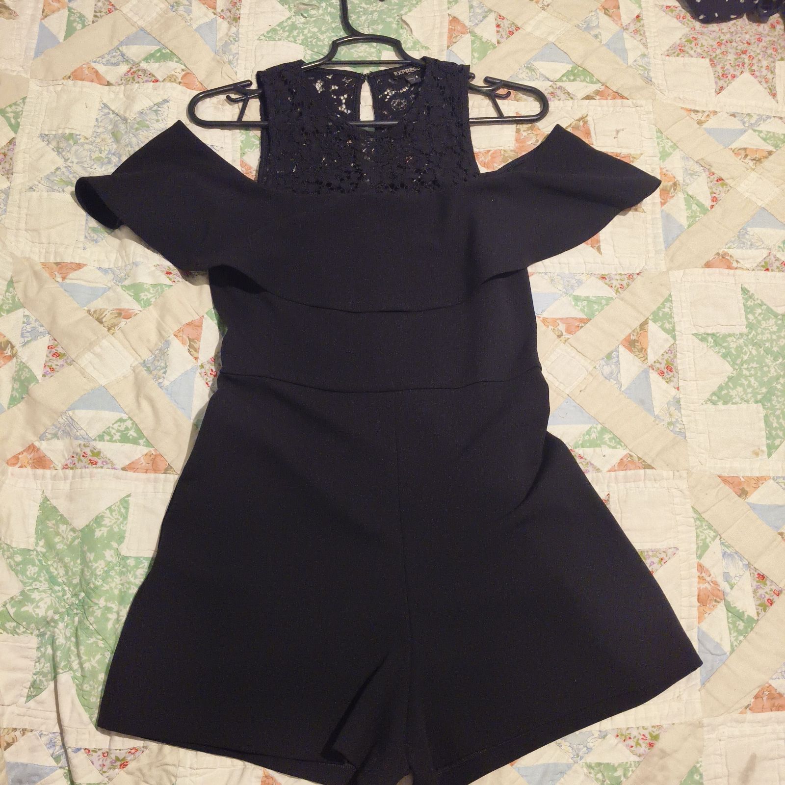 Vestido short negro con encaje y mangas holgadas talla 2