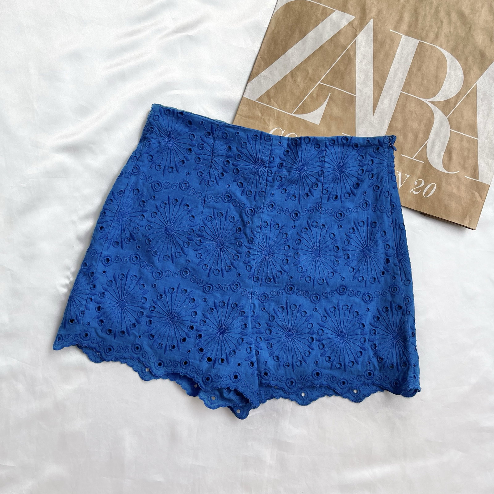 Short lino bordado Zara