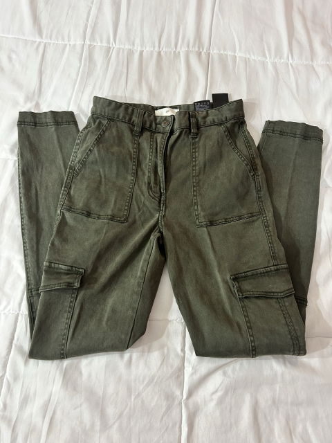 Pantalón H&M Skinny Verde Oliva con Bolsas - Usado Una Ocasión