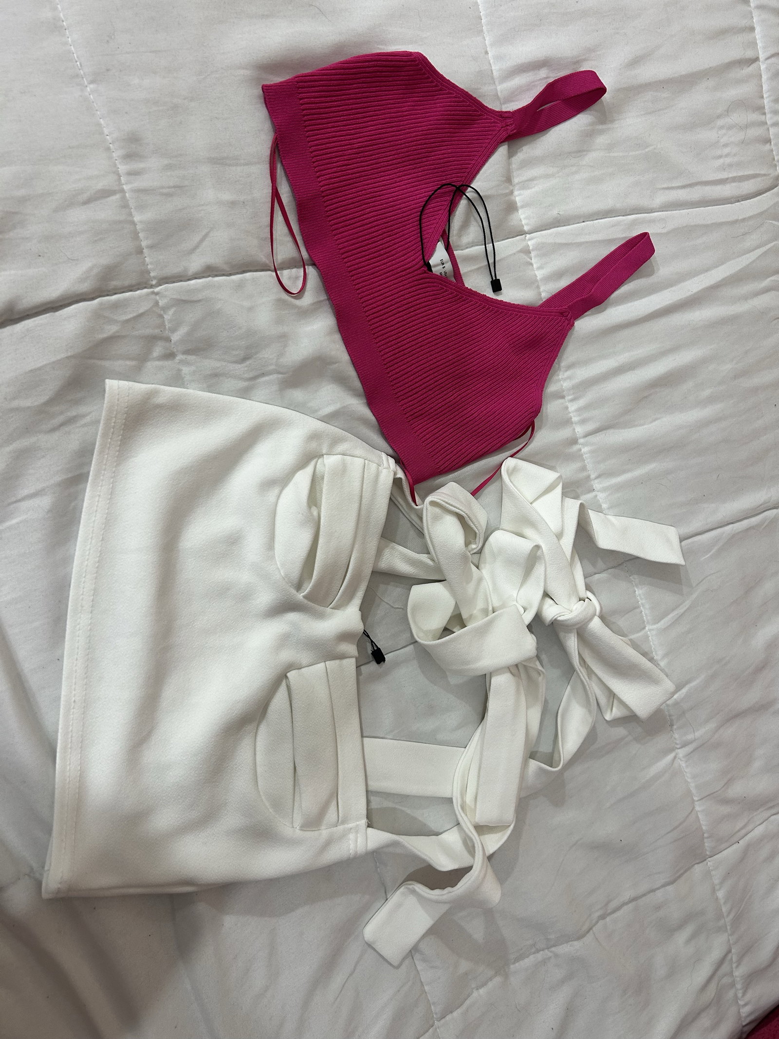 Top Rosa ZARA y Top Blanco Pretty Little Thing - Talla S