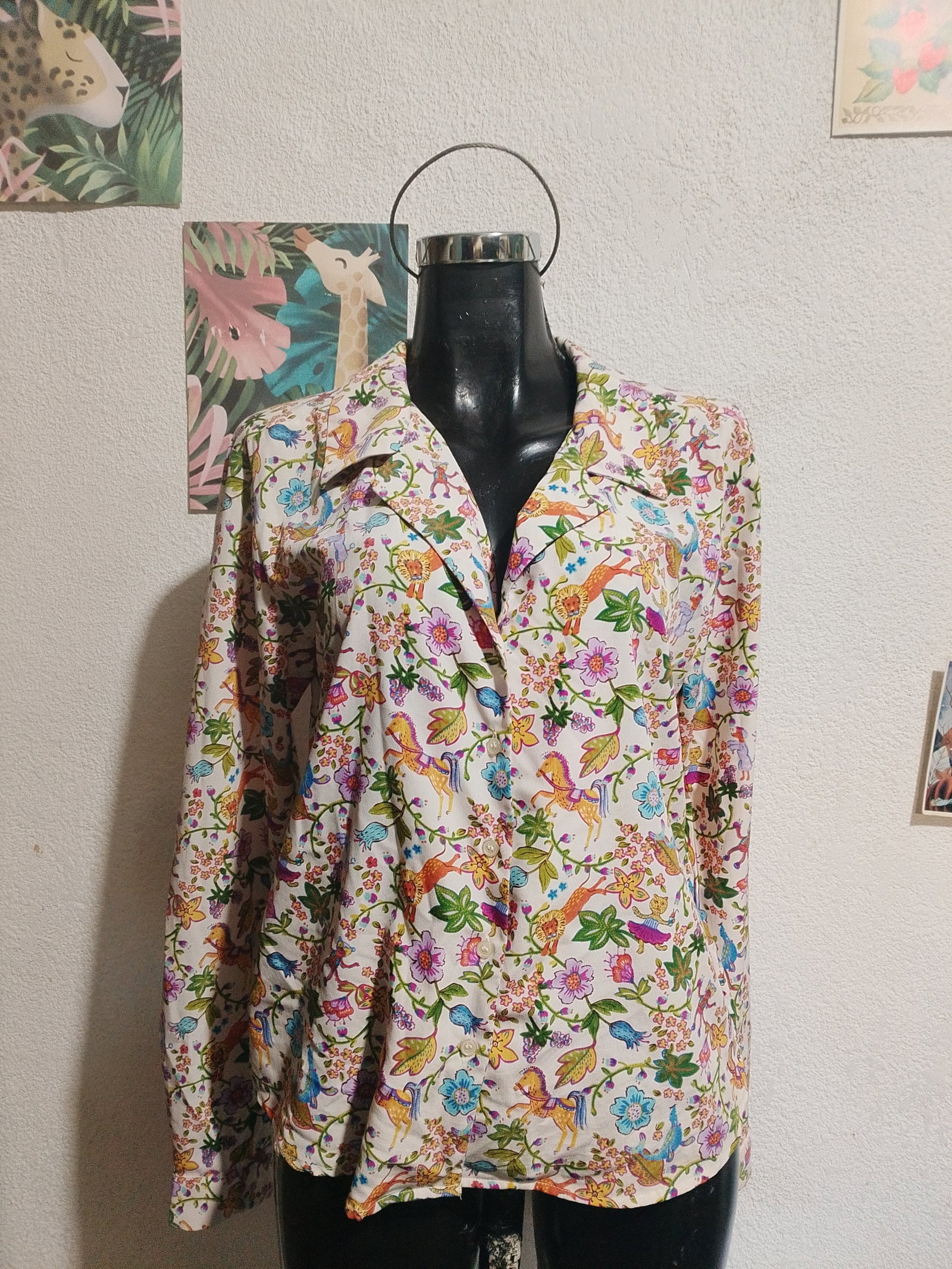 Blusa Colorida con Estampado Divertido - Talla S