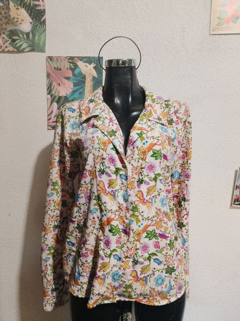 Blusa Colorida con Estampado Divertido - Talla S