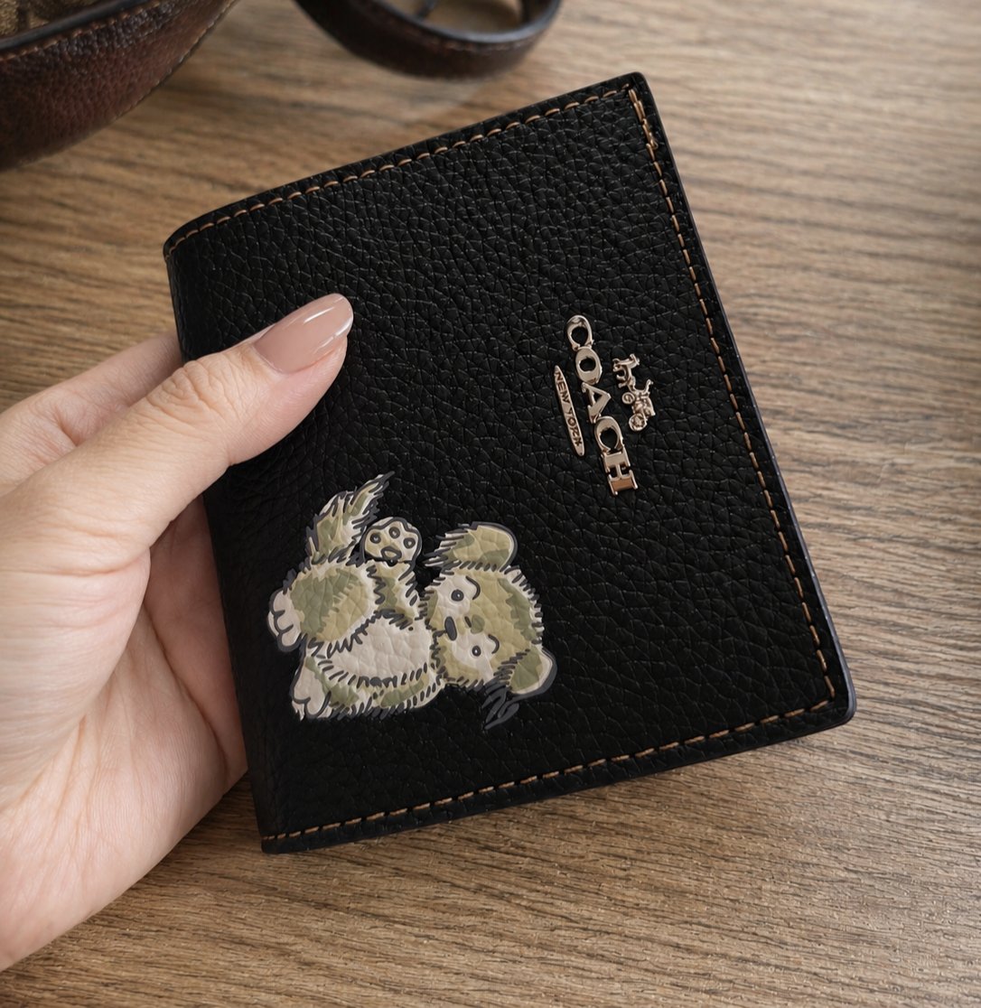 Cartera Coach Snap Wallet con diseño de perro feliz