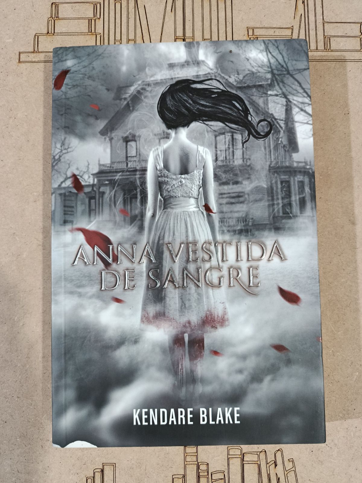 Libro 'Anna Vestida de Sangre' de Kendare Blake