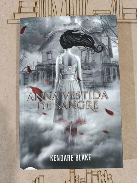 Libro 'Anna Vestida de Sangre' de Kendare Blake