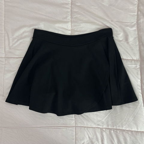 Falda con Short Negra en Excelente Estado