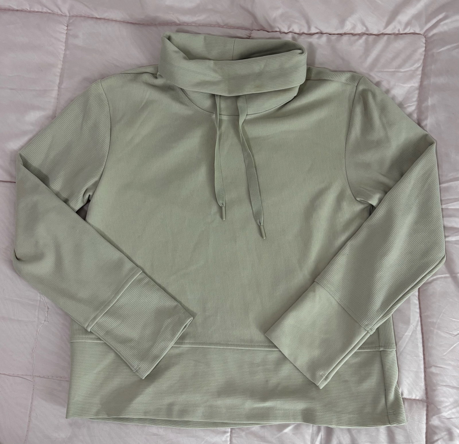 Sudadera beige con cuello alto y cordones