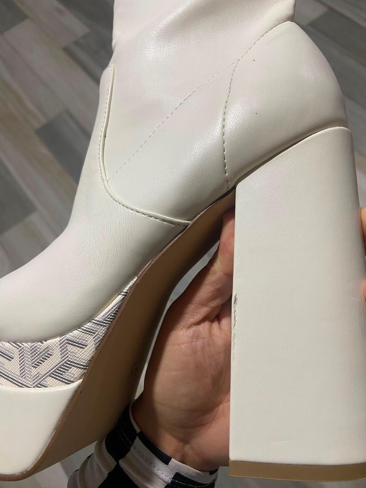 Botas Guess originales, talla 25, nuevas con tacón de plataforma