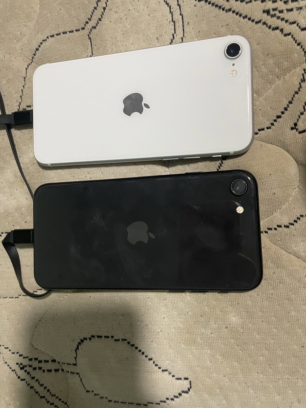 iPhone SE 64 GB Negro Liberado con Cargador