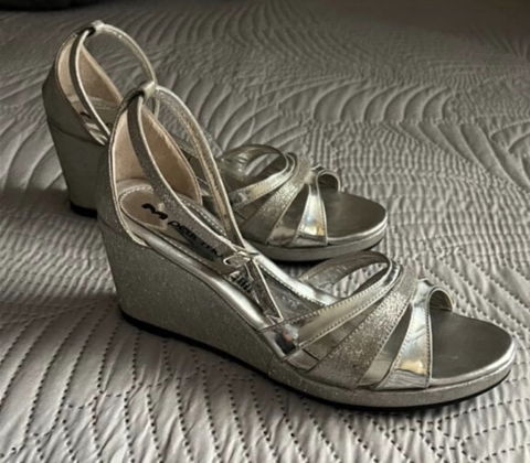 Zapatos de Plataforma Plateados Talla 24 MX - Como Nuevos