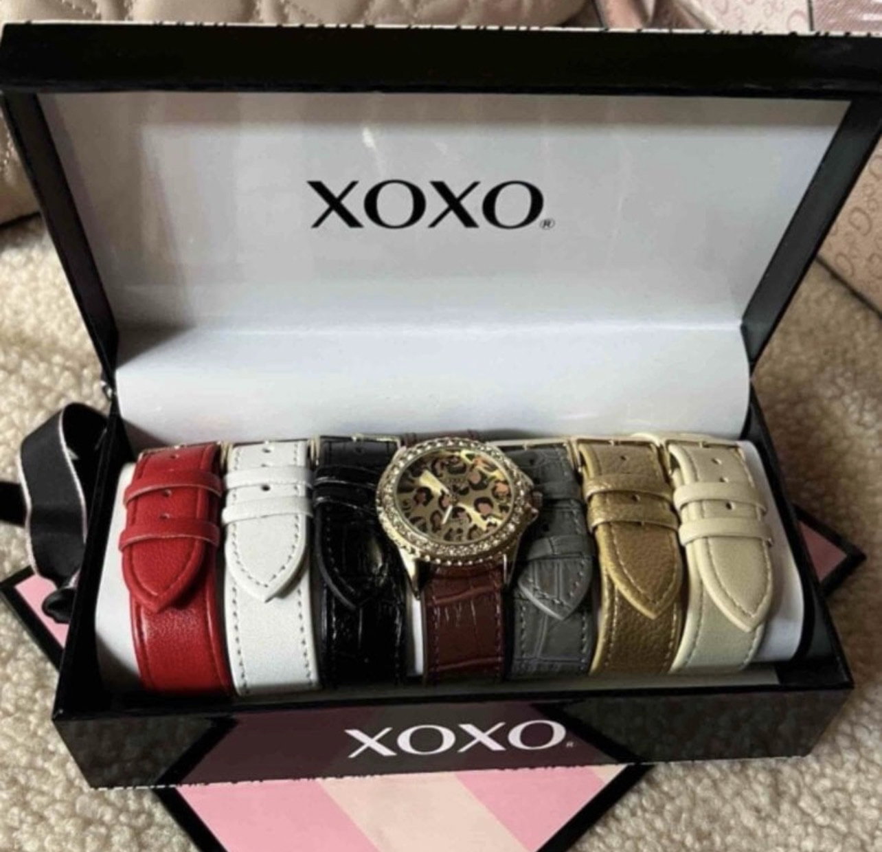 Reloj XOXO con 7 correas intercambiables a estrenar