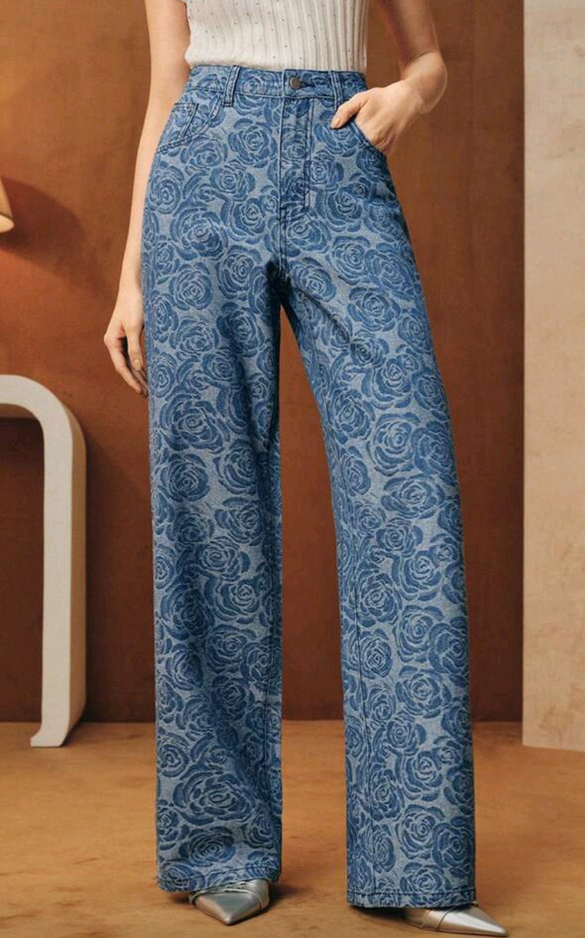 Pantalón de Mezclilla con Estampado de Rosas - Nuevo
