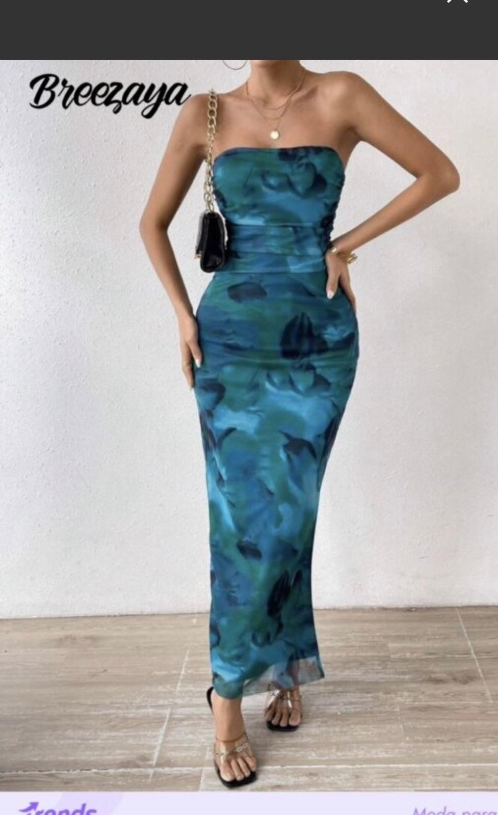 Vestido largo sin tirantes con estampado azul y verde