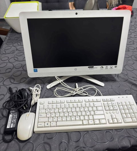 Computadora de escritorio e impresora HP