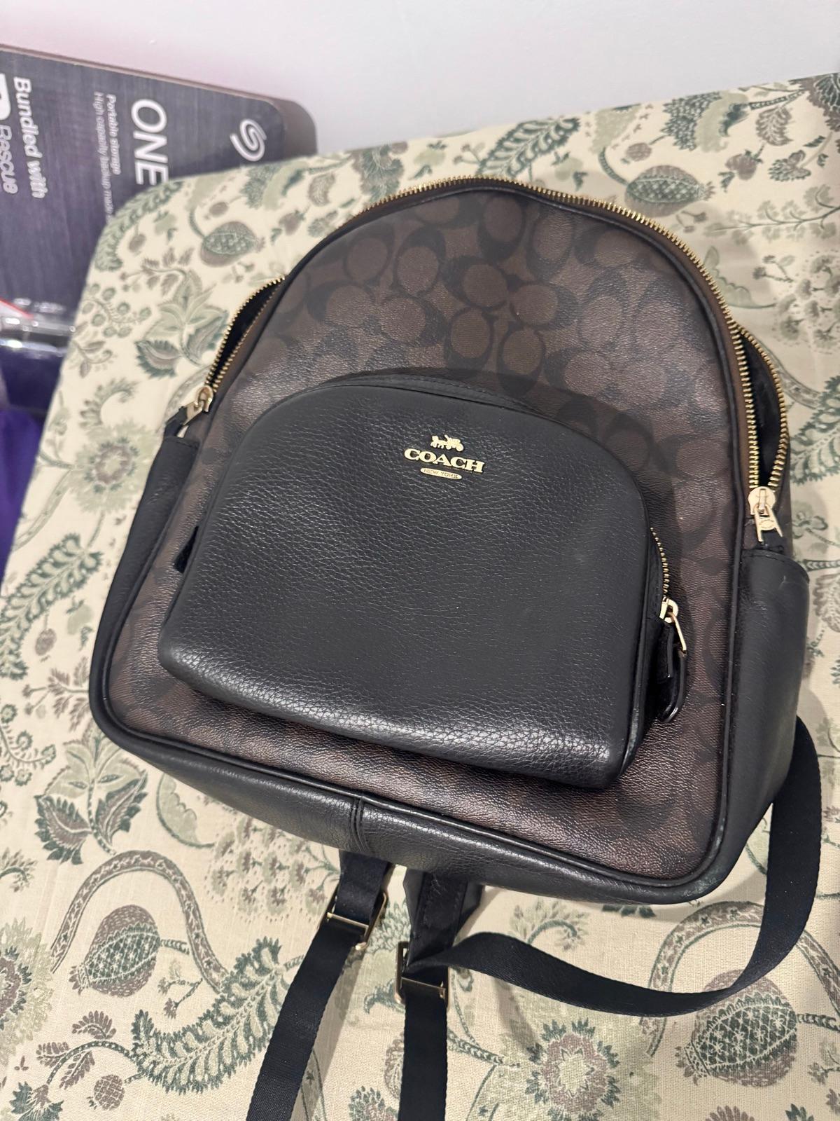 Mochila Coach con diseño elegante y funcional