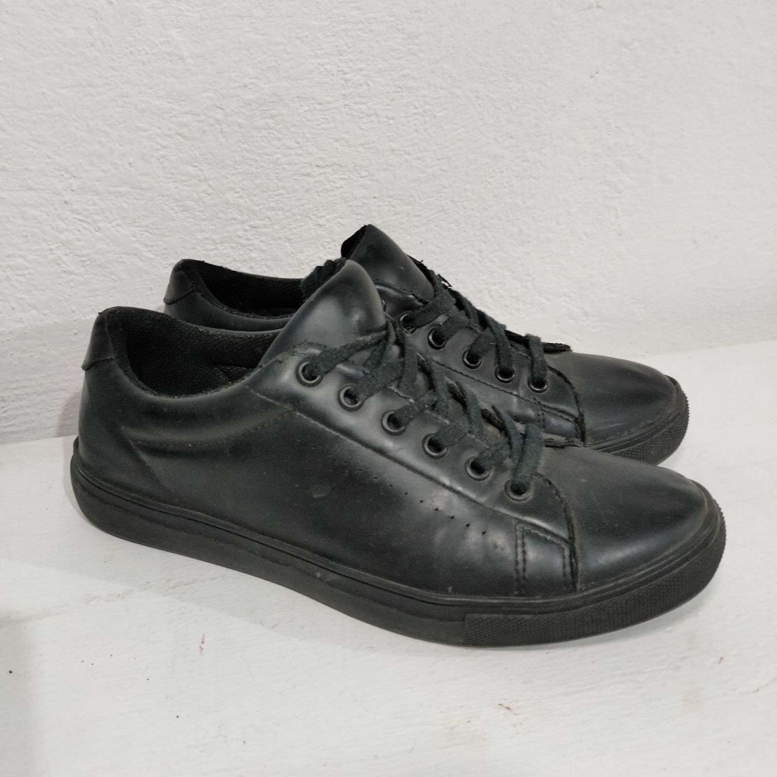 Tenis negros casual talla 24 en perfecto estado