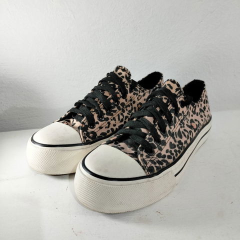 Tenis casuales animal print talla 26 marca Cuidado con el Perro