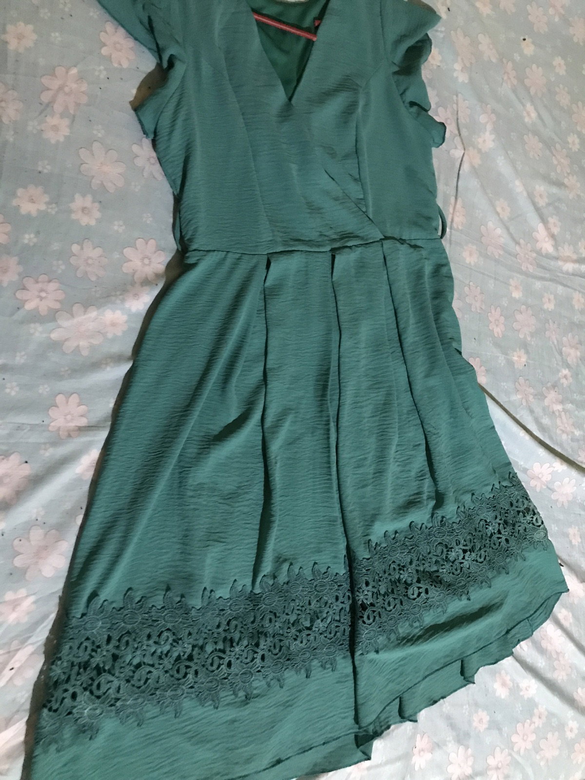 Vestido elegante verde jade con encaje para fiesta