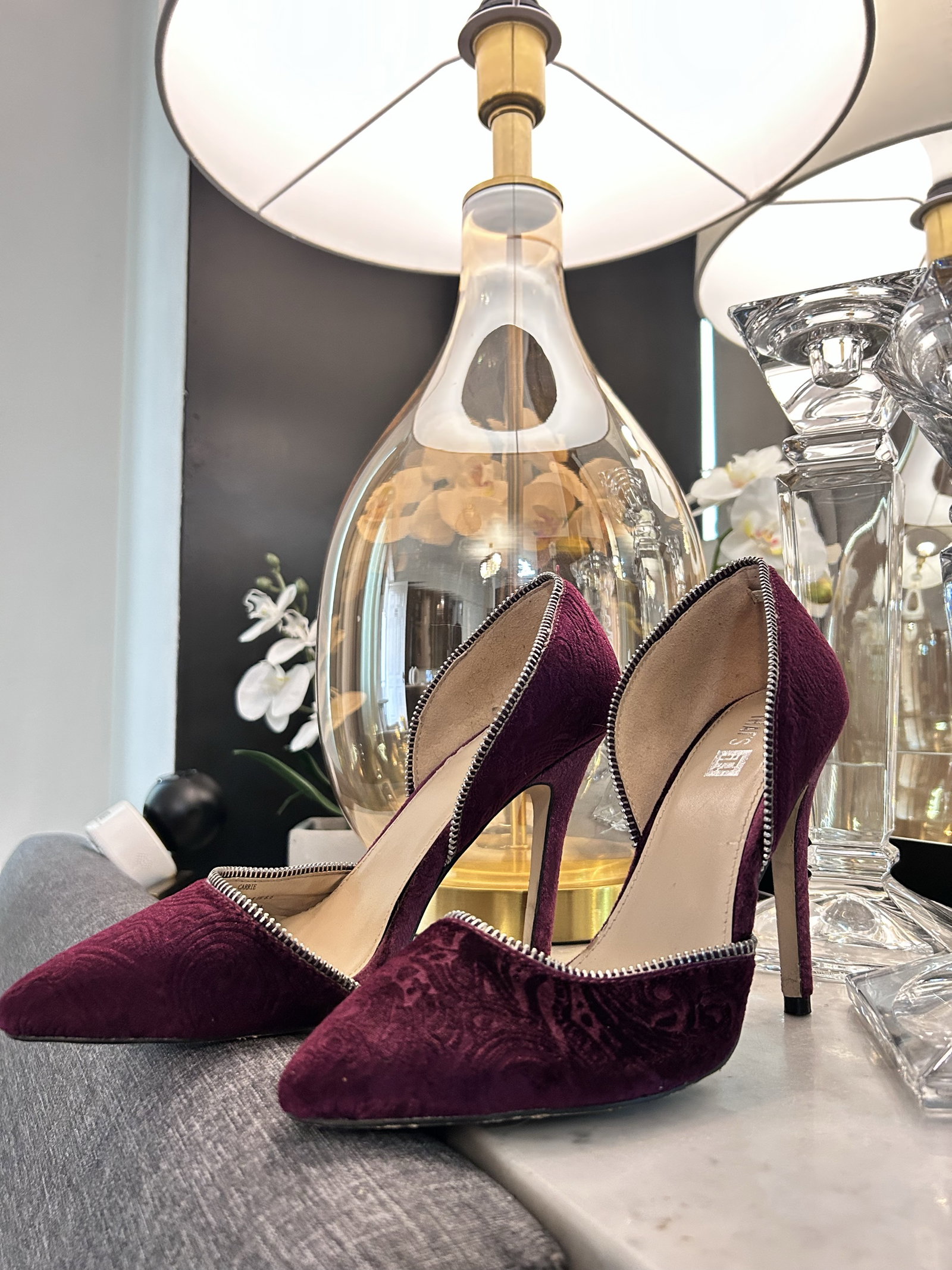 Zapatillas tipo aterciopeladas color vino número 25