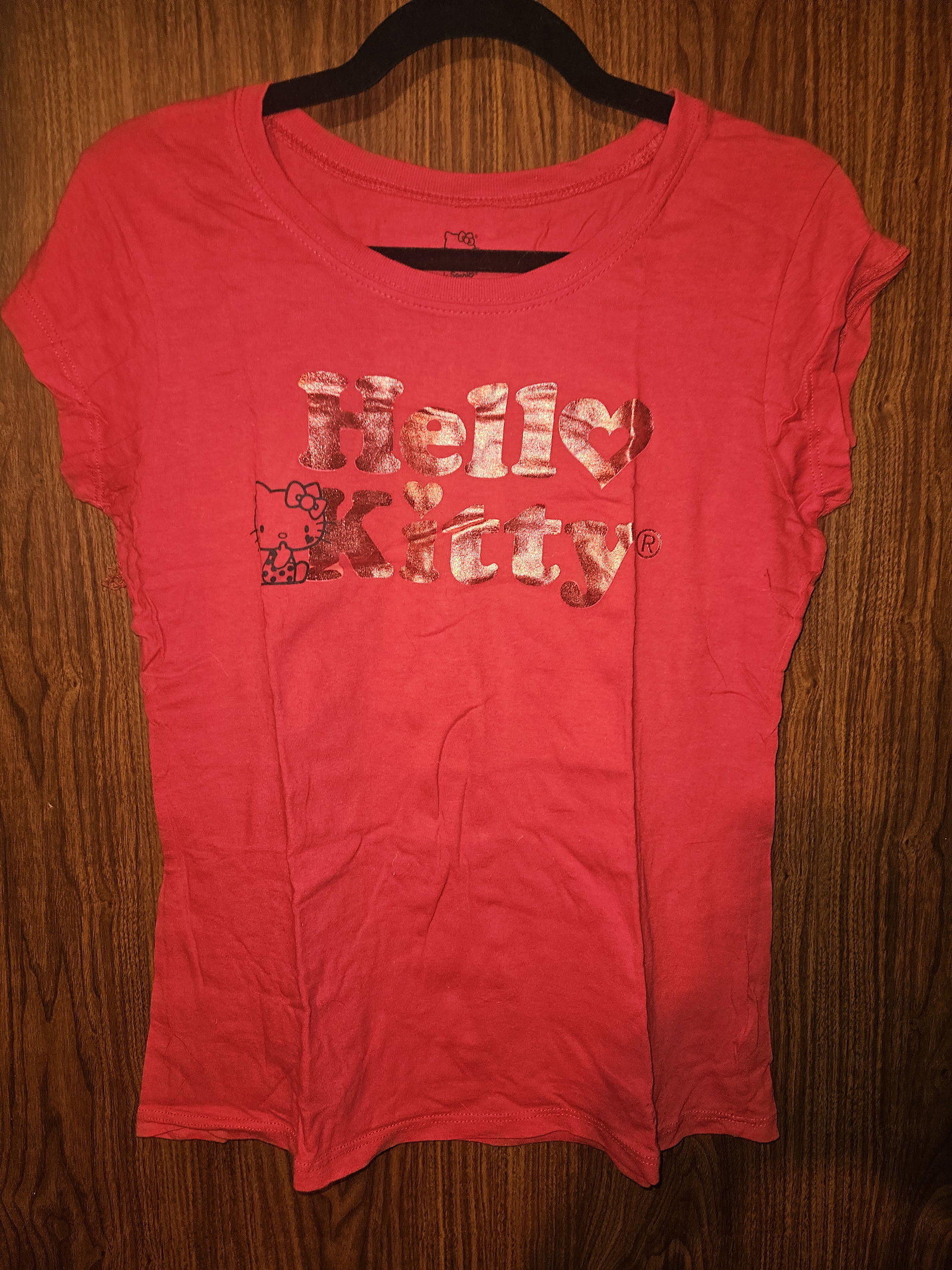 Sanrio - Playera manga corta con estampado metálico