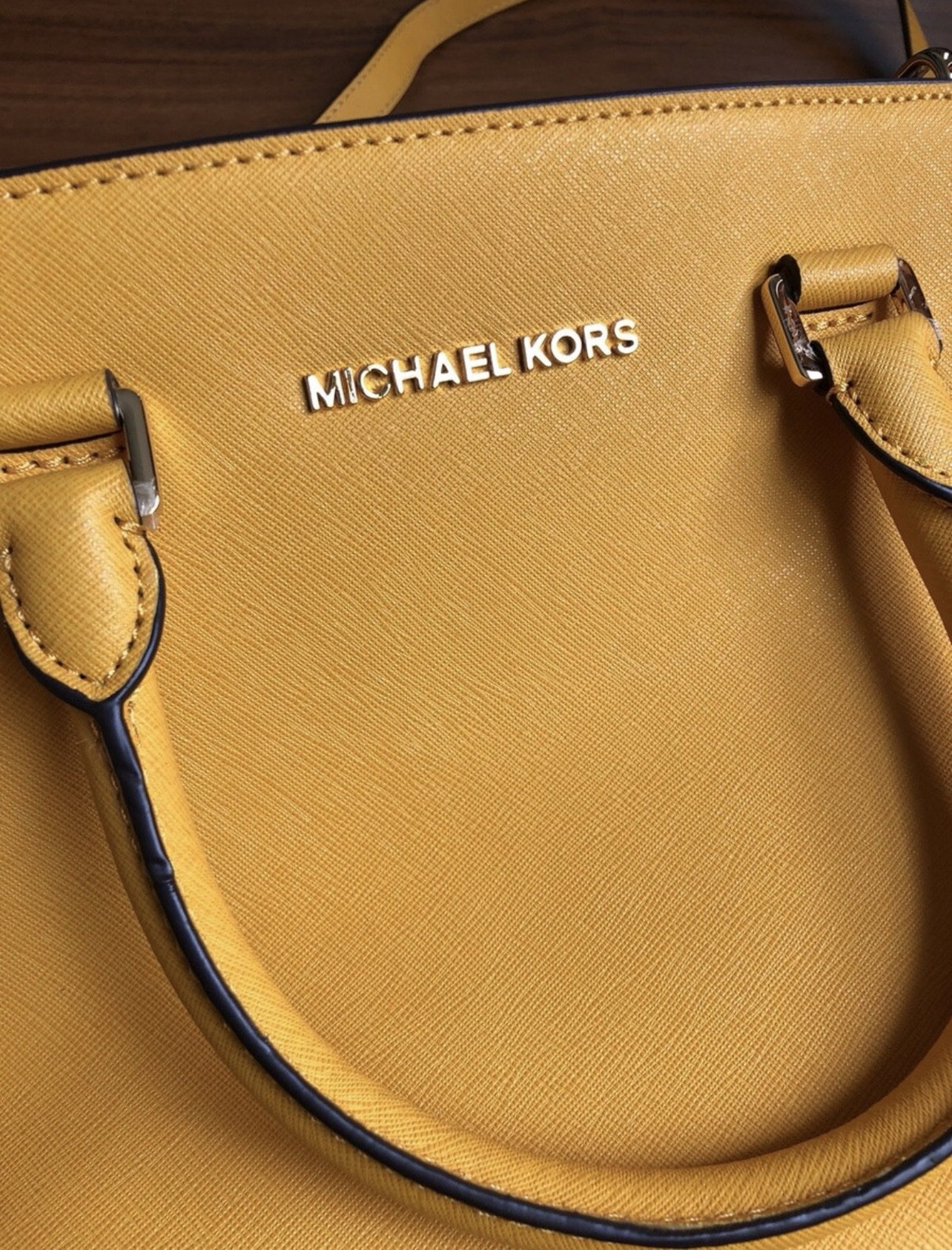 Bolso Michael Kors Selma Mediano de Piel Saffiano Mostaza