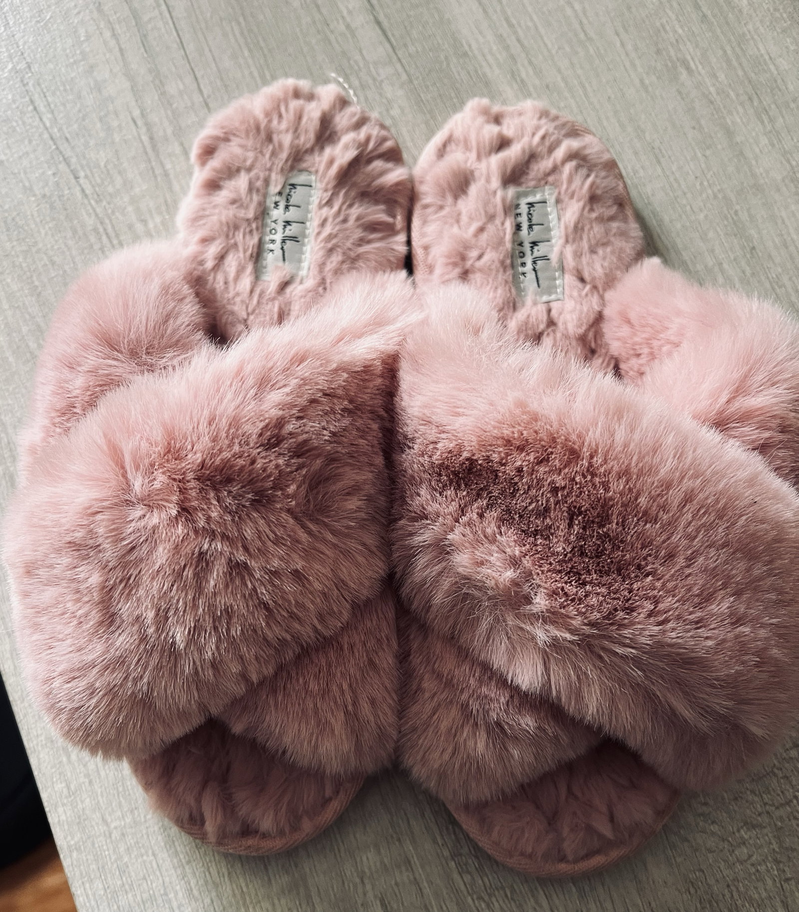 Sandalias de Peluche Nicole Hiller Talla 5MX / 8USA - Como Nuevas