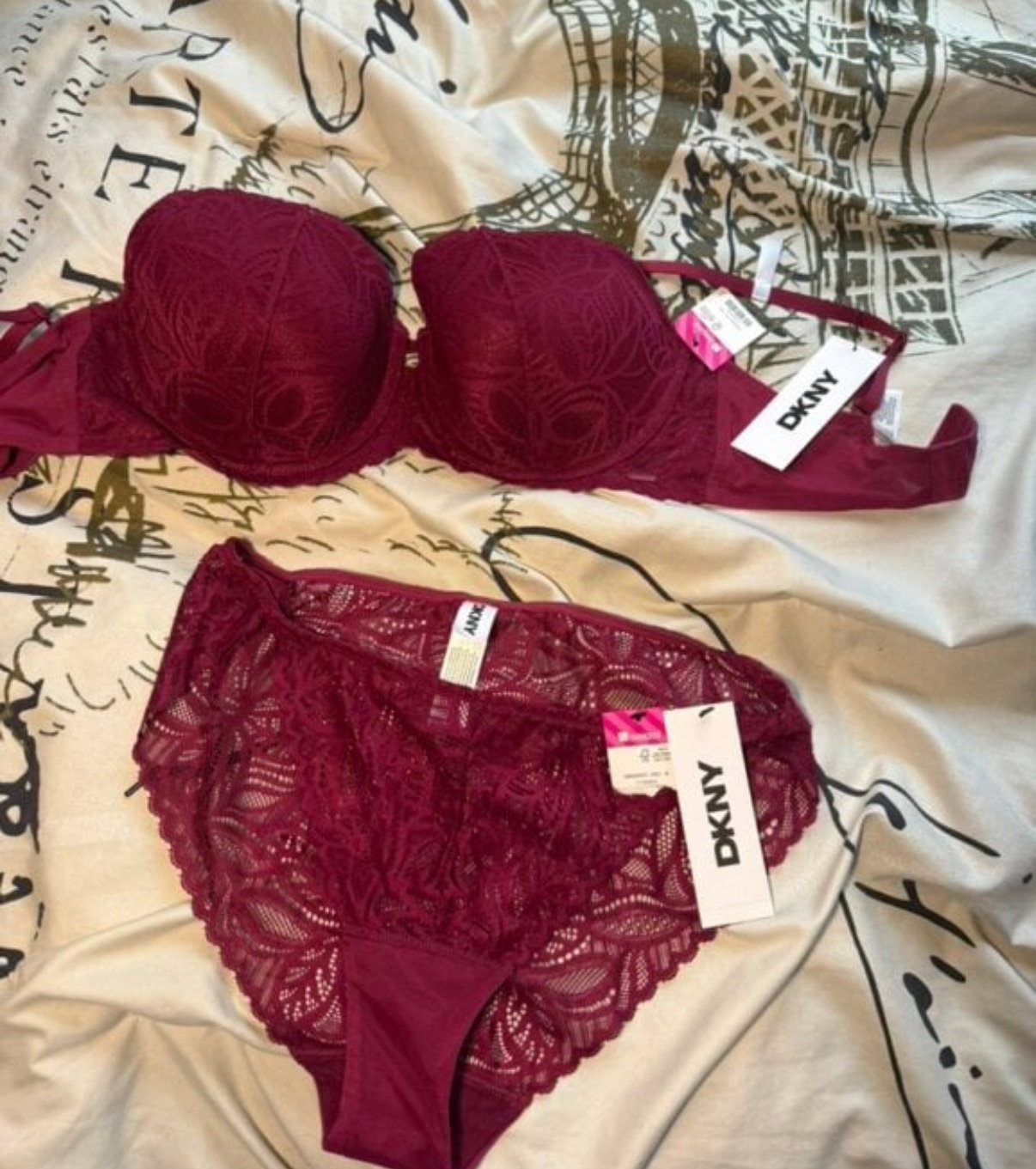 Conjunto de Ropa Interior DKNY Talla M Color Rojo Vino - Nuevo