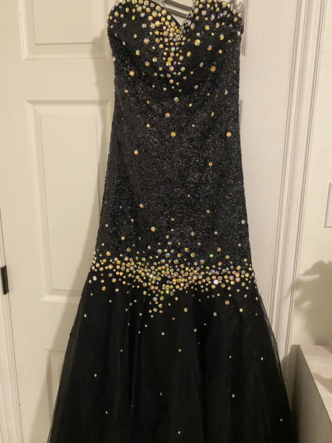 Vestido de noche con detalles brillantes para graduaciones