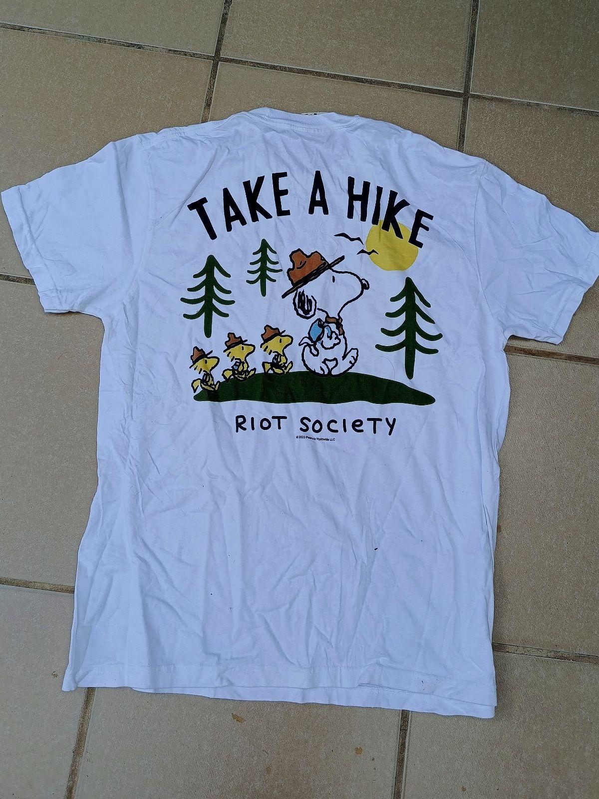 Camisa Snoopy 'Take a hike' de Riot Society