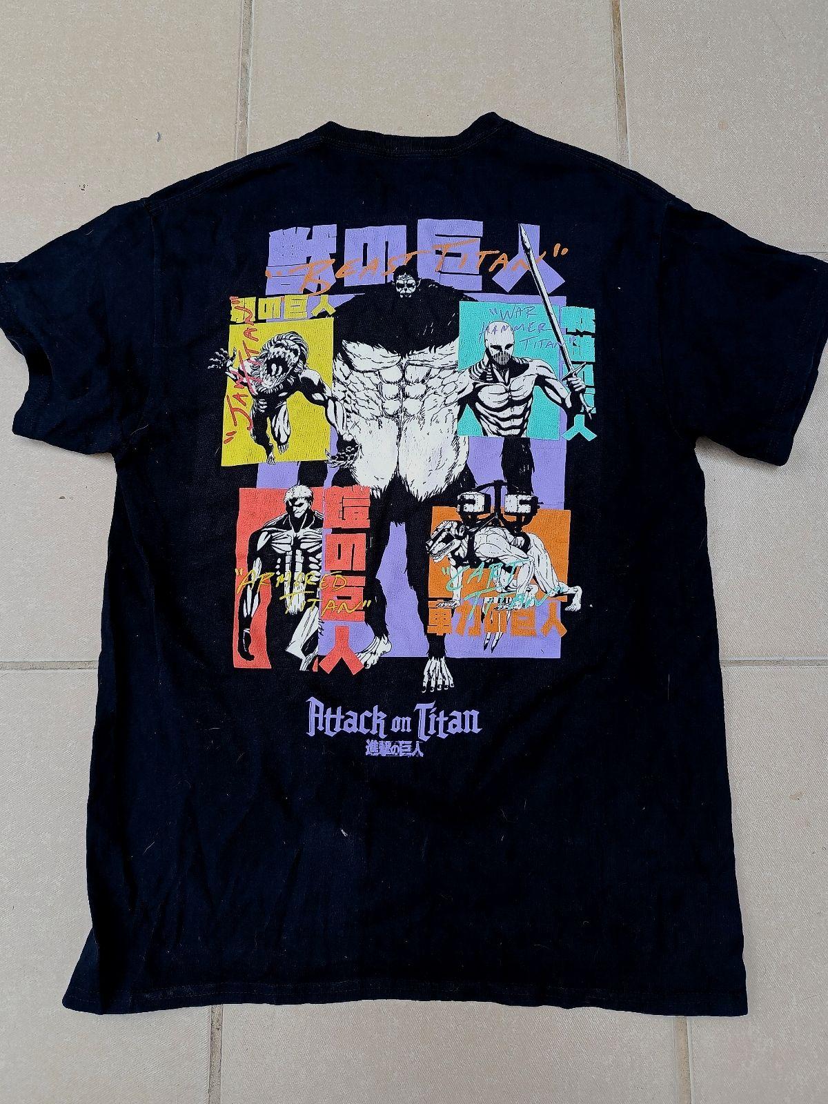 Playera Attack on Titan Talla L Doble Estampado