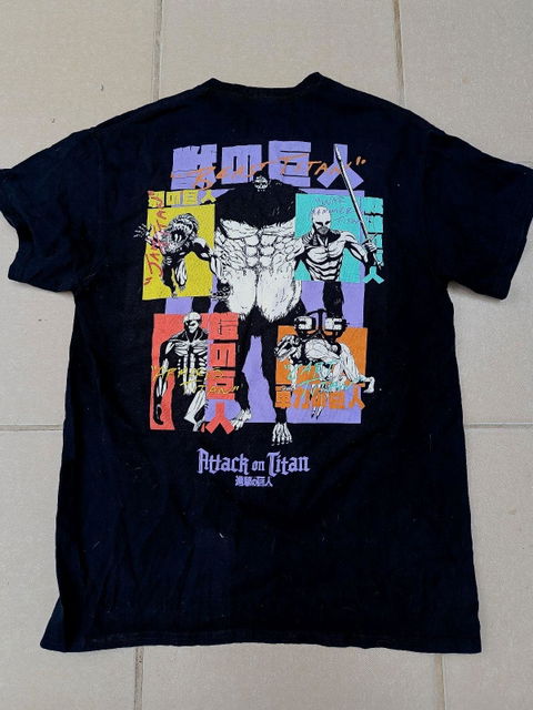 Playera Attack on Titan Talla L Doble Estampado