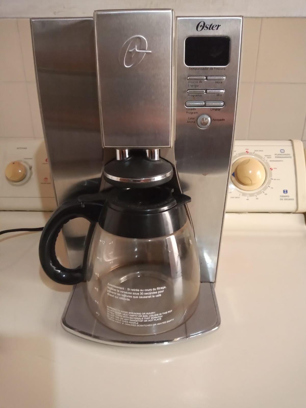 Cafetera Oster de goteo con jarra de vidrio