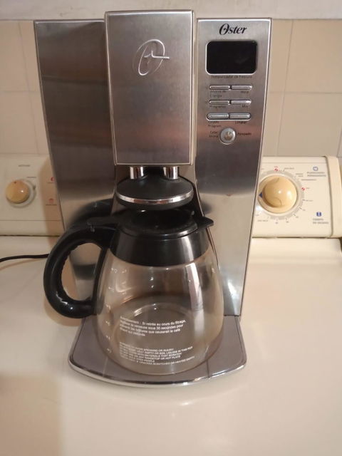 Cafetera Oster de goteo con jarra de vidrio