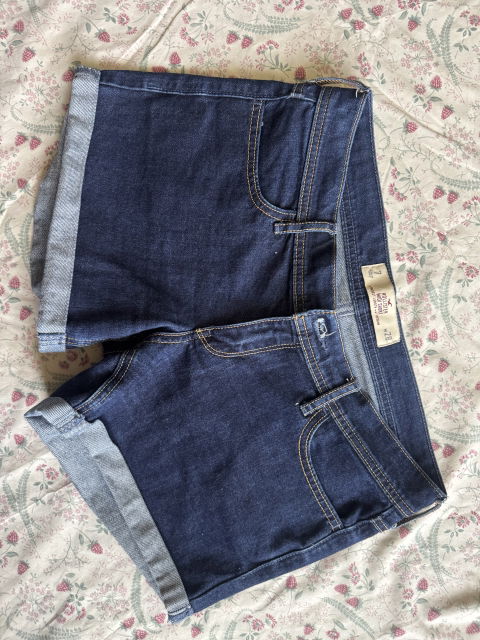 Short Hollister Midi de Mujer - Talla 28 - Nuevo