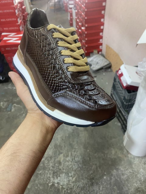 Tenis confort de piel de pitón