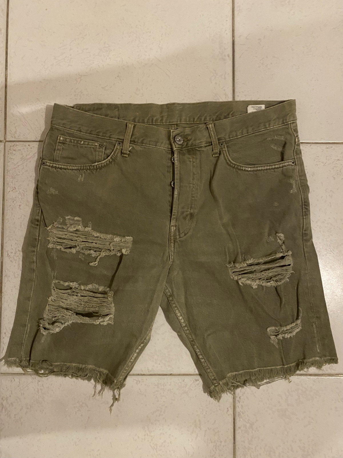 Bermuda de mezclilla verde olivo para caballero talla 36