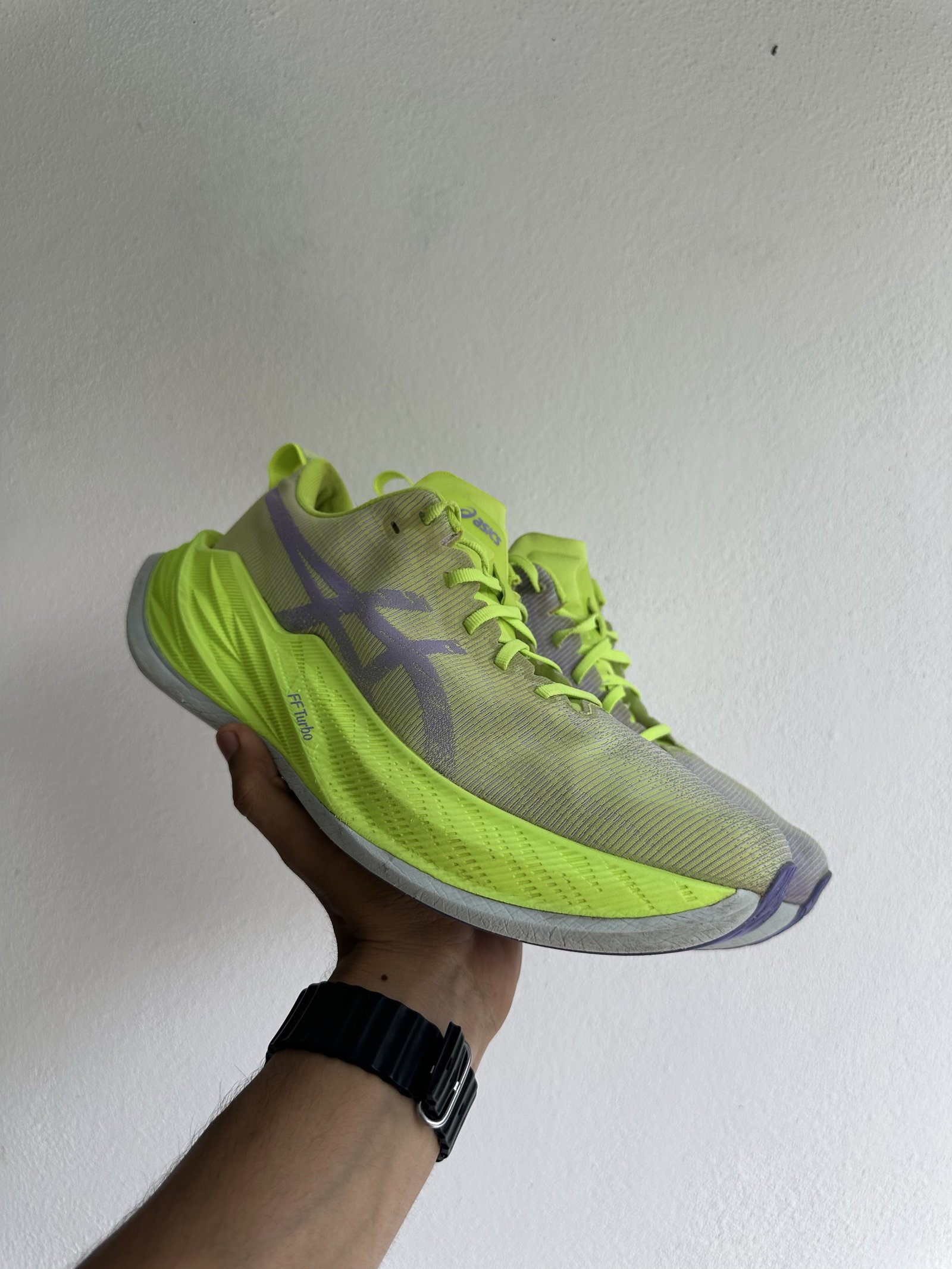 Tenis ASICS Superblast Hazard Green 7mx - Buen Estado