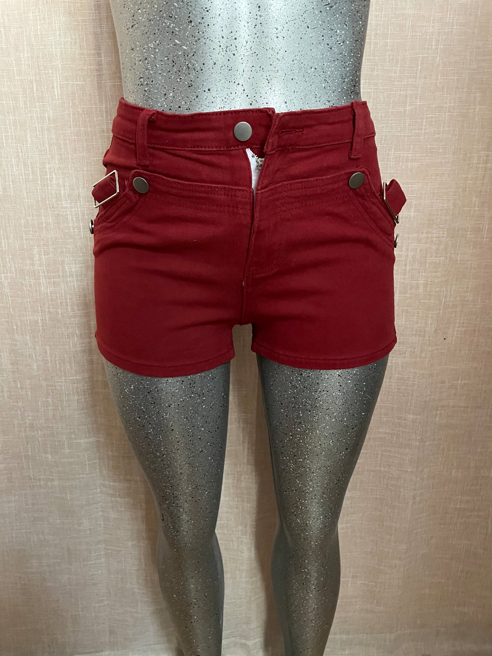 Short rojo tipo mezclilla 
