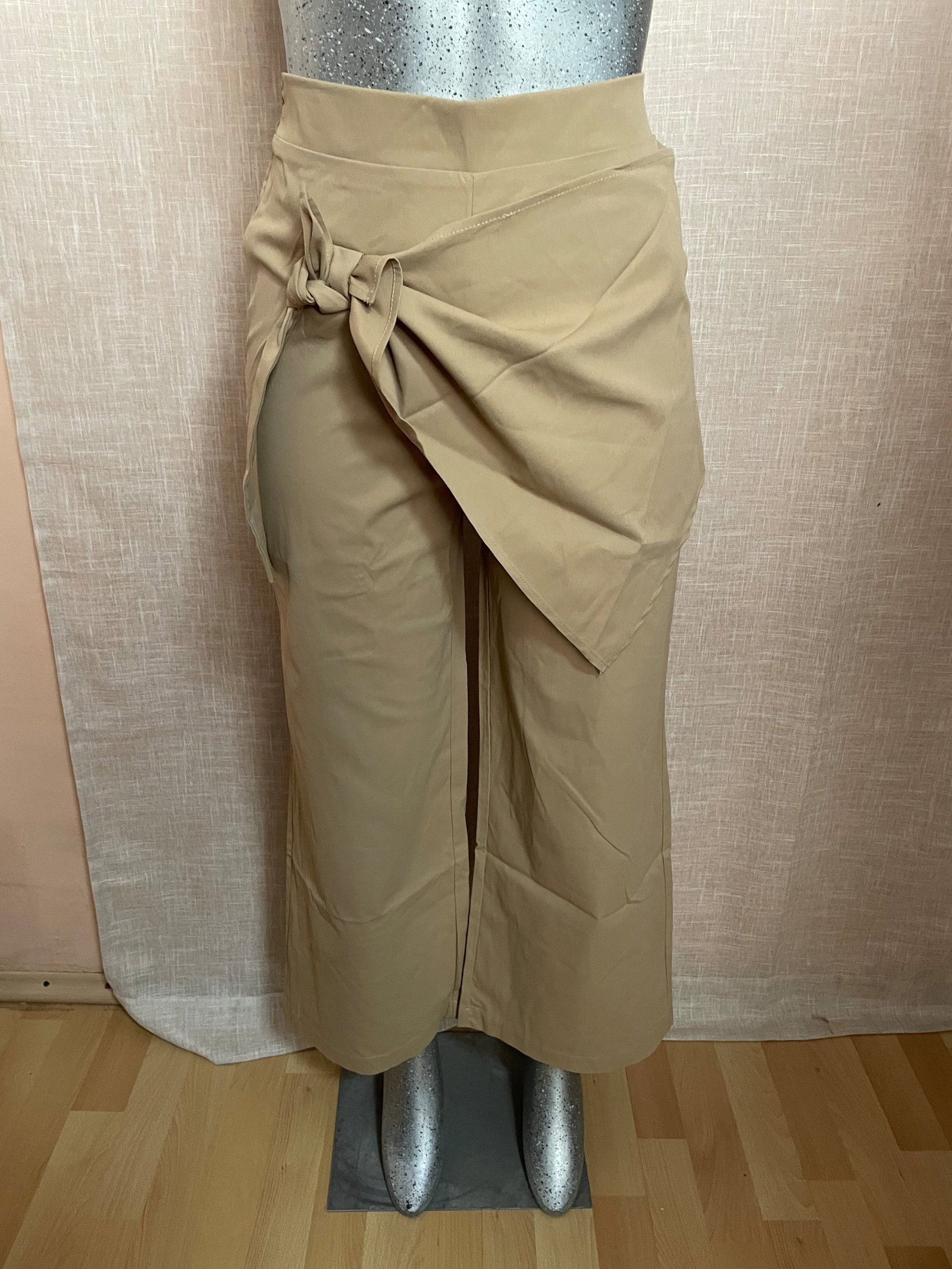 Pantalón Recto Ancho Beige Talla Mediana