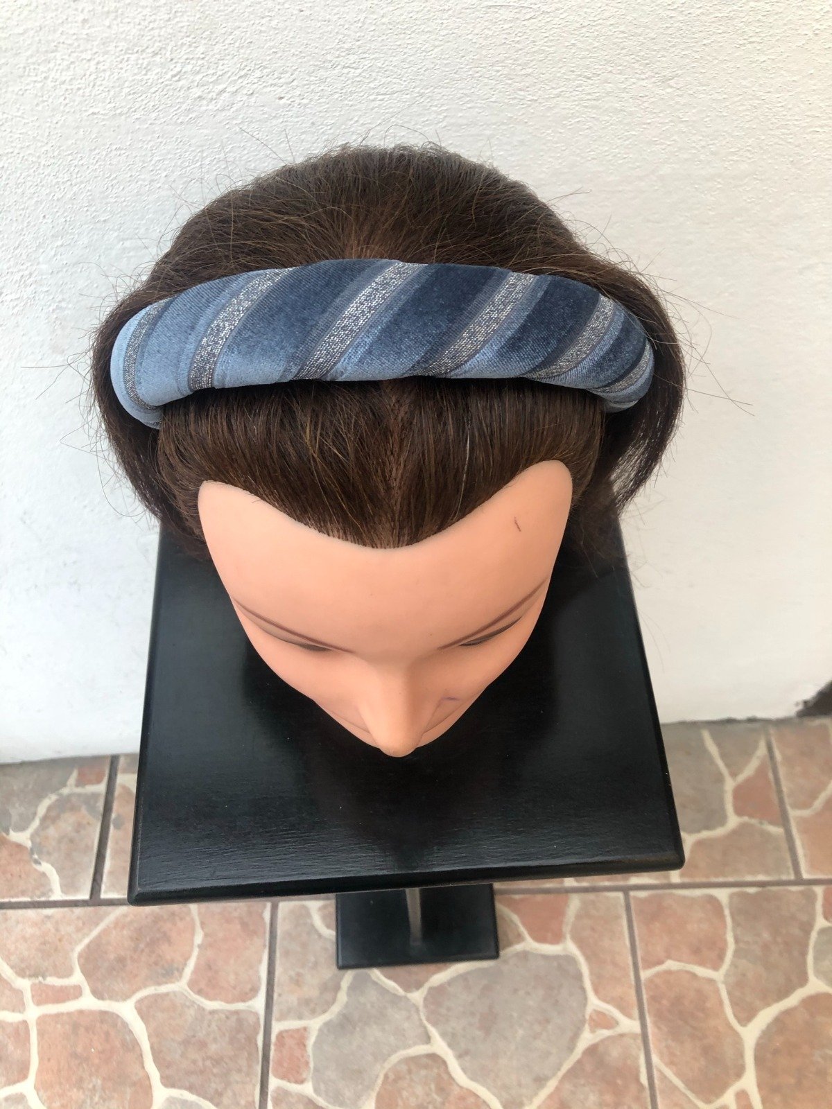 Diadema gris de terciopelo 