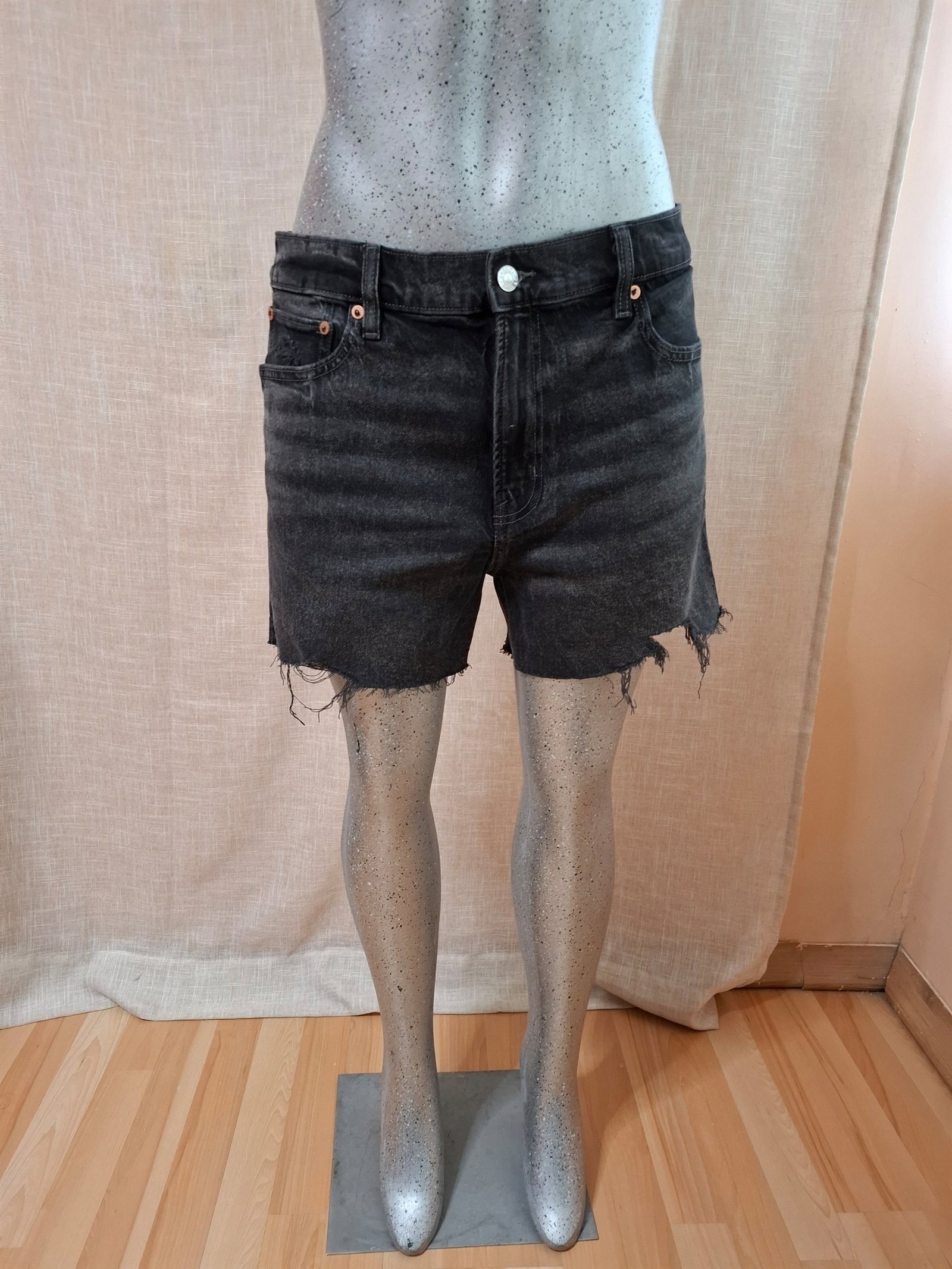 Short American Eagle de Mezclilla Negro Deslavado Talla 10