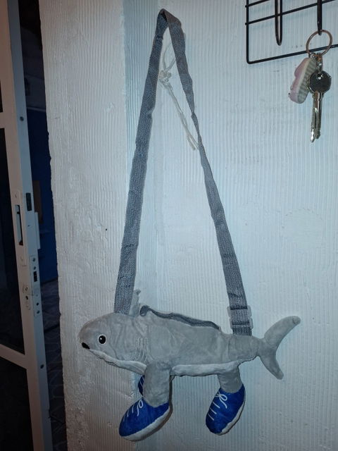 Bolsita para niños en forma de tiburón ajustable