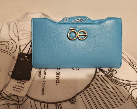 Cartera Cloe nueva con tarjetero y compartimientos
